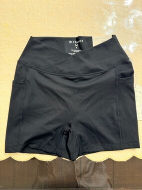 Logilites Crisscross Scrunch Bike Shorts in black, size M